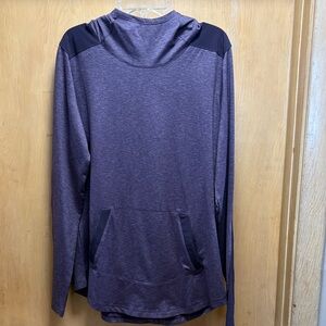 Women’s Columbia Omni-wick hooded pullover top. Medium. Never worn.